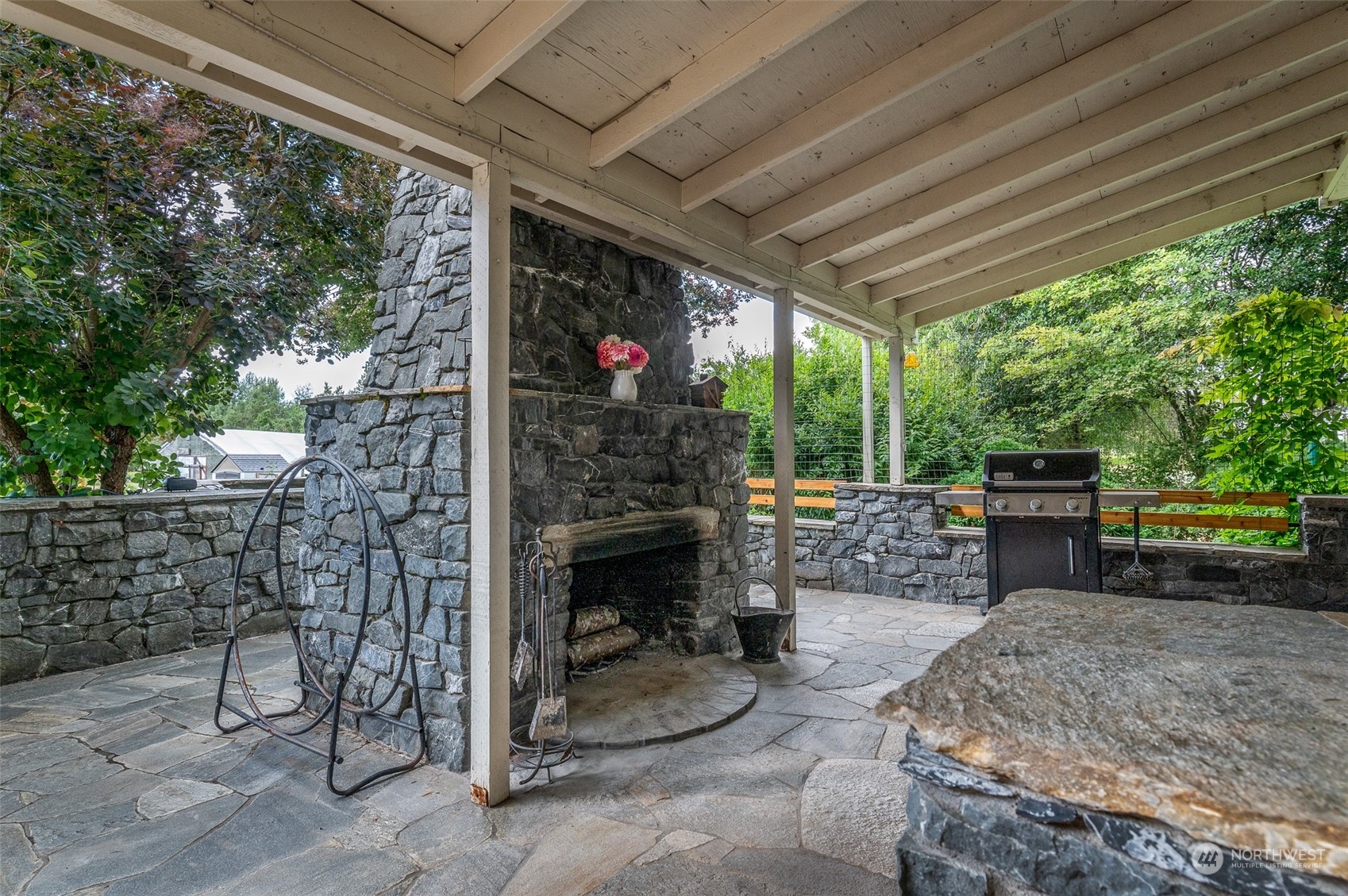 6283 Noon Road Everson, WA 98247 - Photo 29 of 40 a room with patio furniture and a garden