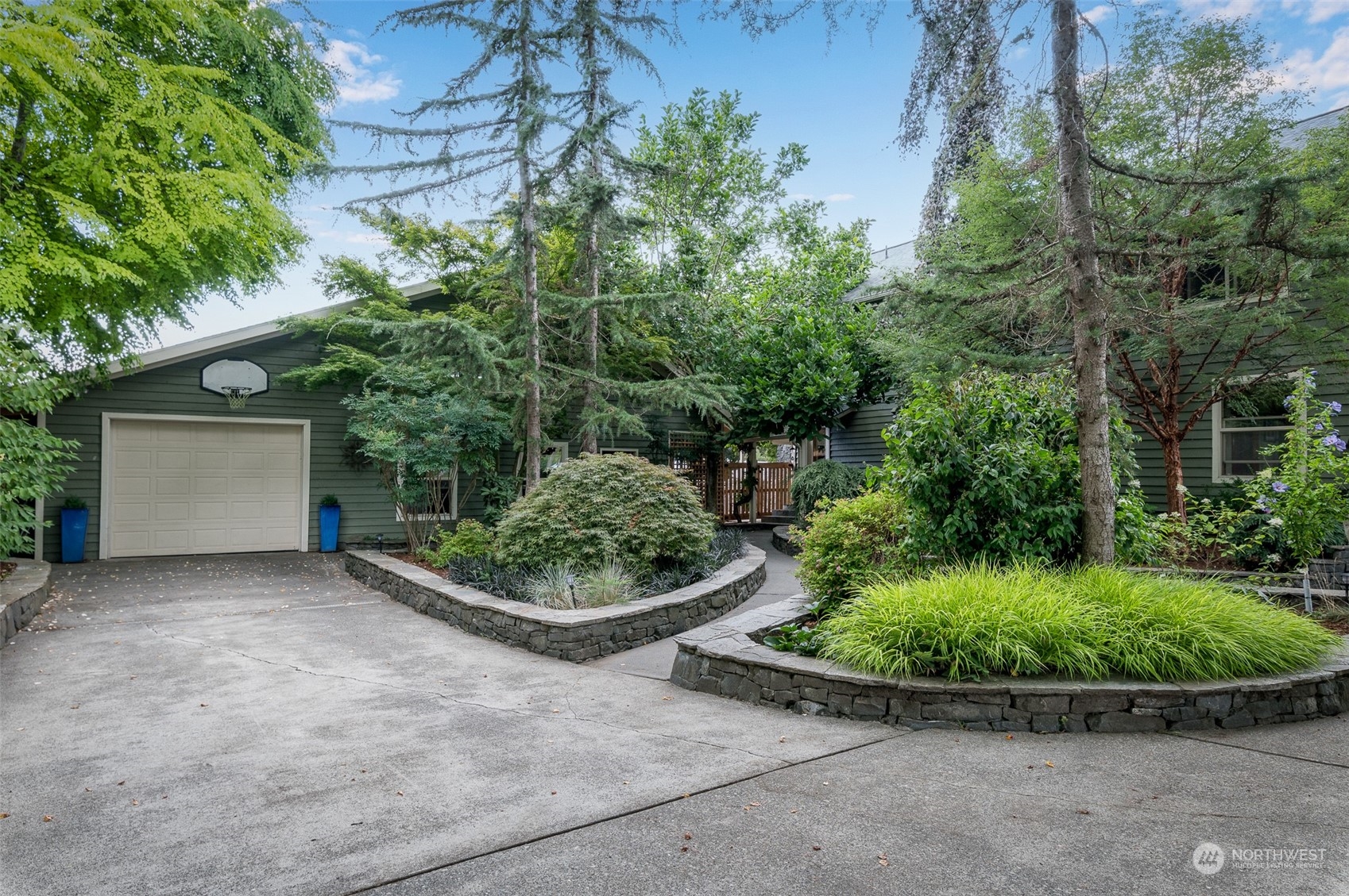 6283 Noon Road Everson, WA 98247 - Photo 8 of 40 a view of a garden with plants