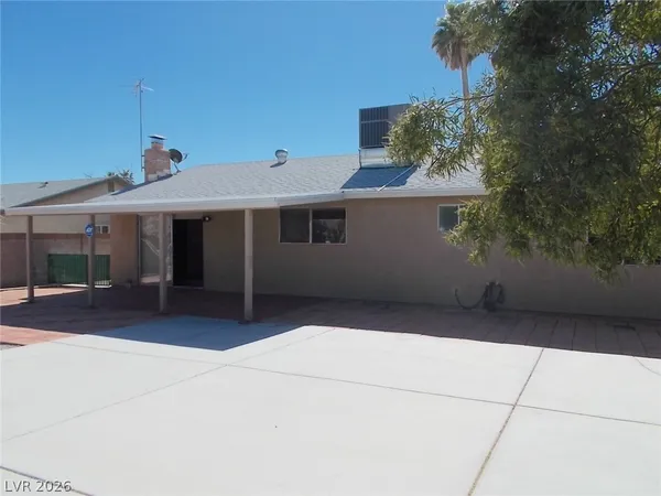 $2,000 | 6236 Silverfield Drive, Las Vegas, NV 89103