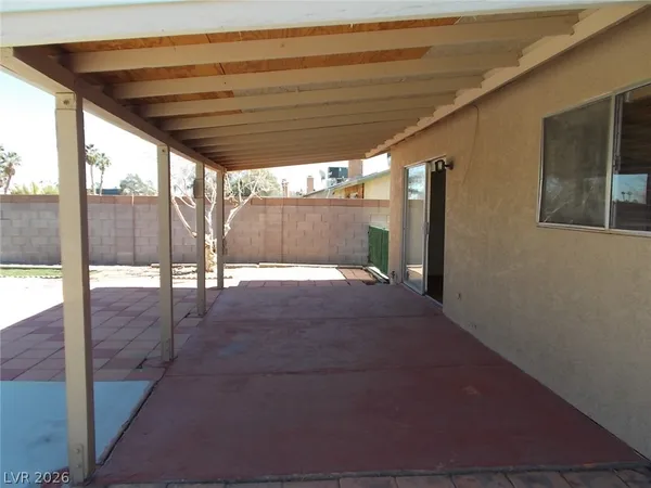 $2,000 | 6236 Silverfield Drive, Las Vegas, NV 89103