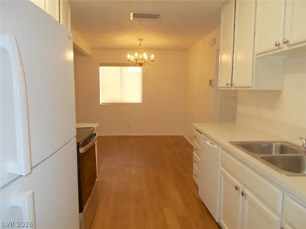 $2,000 | 6236 Silverfield Drive, Las Vegas, NV 89103