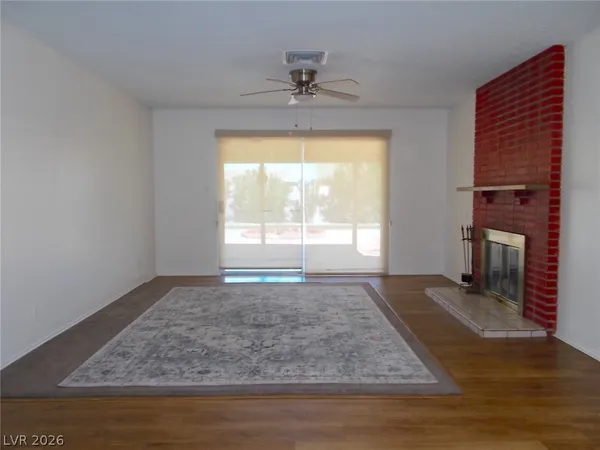 $2,000 | 6236 Silverfield Drive, Las Vegas, NV 89103