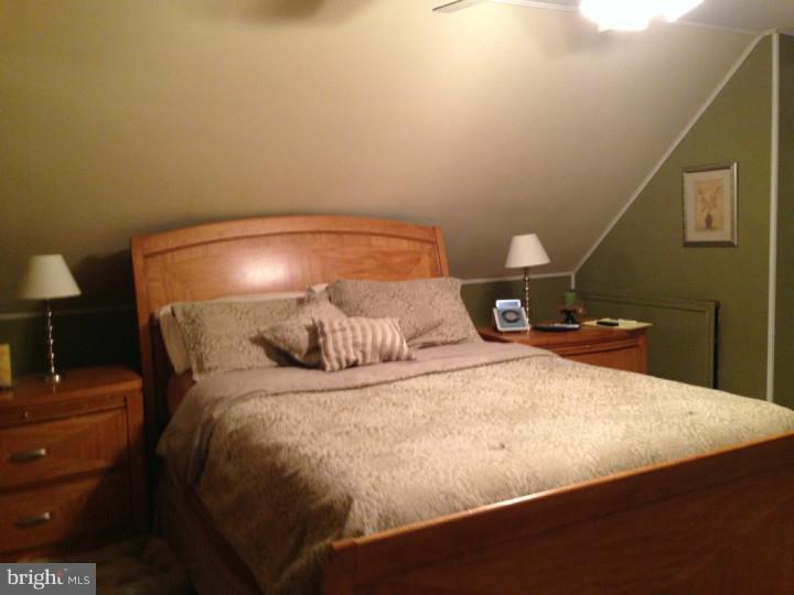 5 Island Road Levittown, PA 19057 - Photo 14 of 21 Master Bedroom