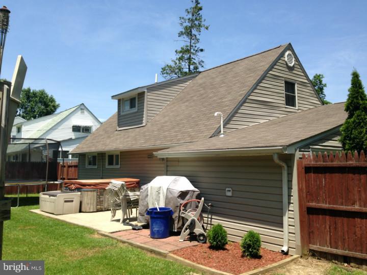5 Island Road Levittown, PA 19057 - Photo 3 of 21 Exterior Back