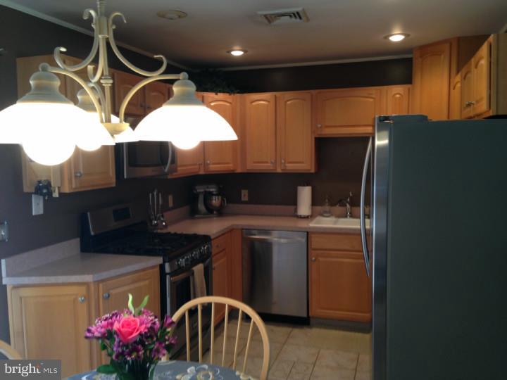 5 Island Road Levittown, PA 19057 - Photo 8 of 21 Kitchen