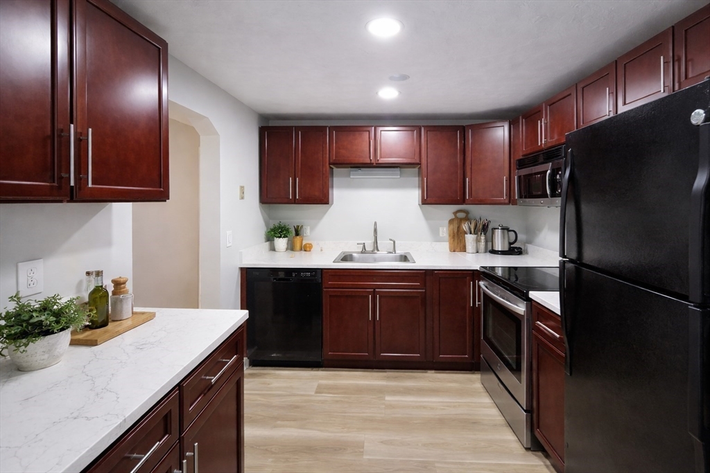 7 Gibbs Street, Unit 7 Worcester, MA 01607 - Photo 7 of 16