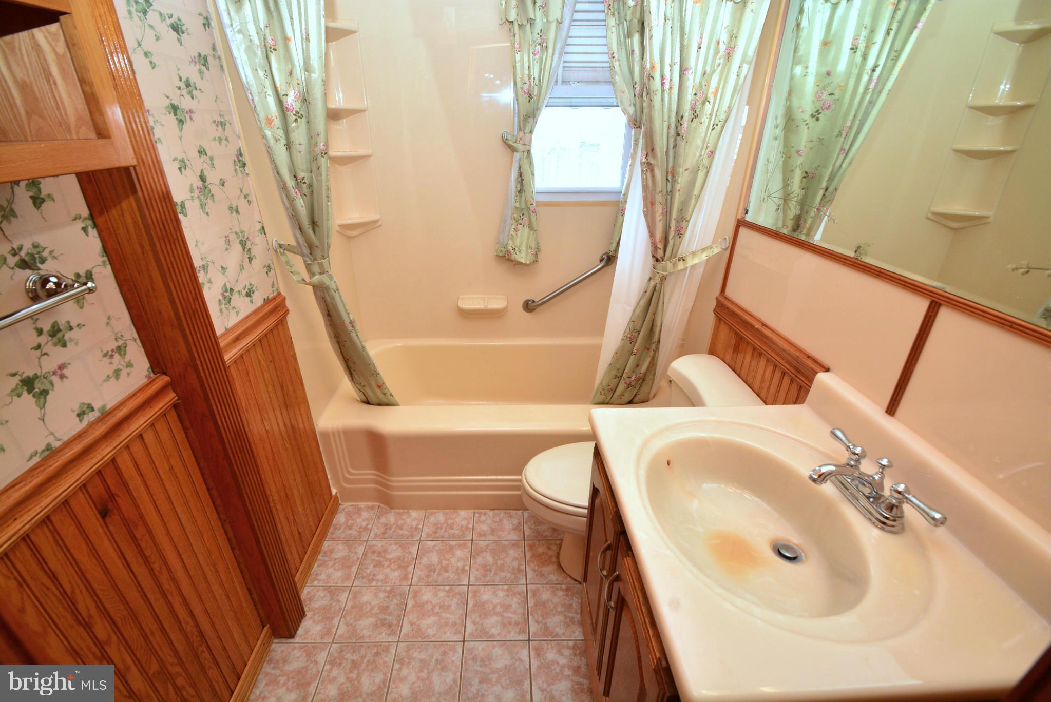 1807 Dunmere Road Baltimore, MD 21222 - Photo 13 of 30 Bath Upper