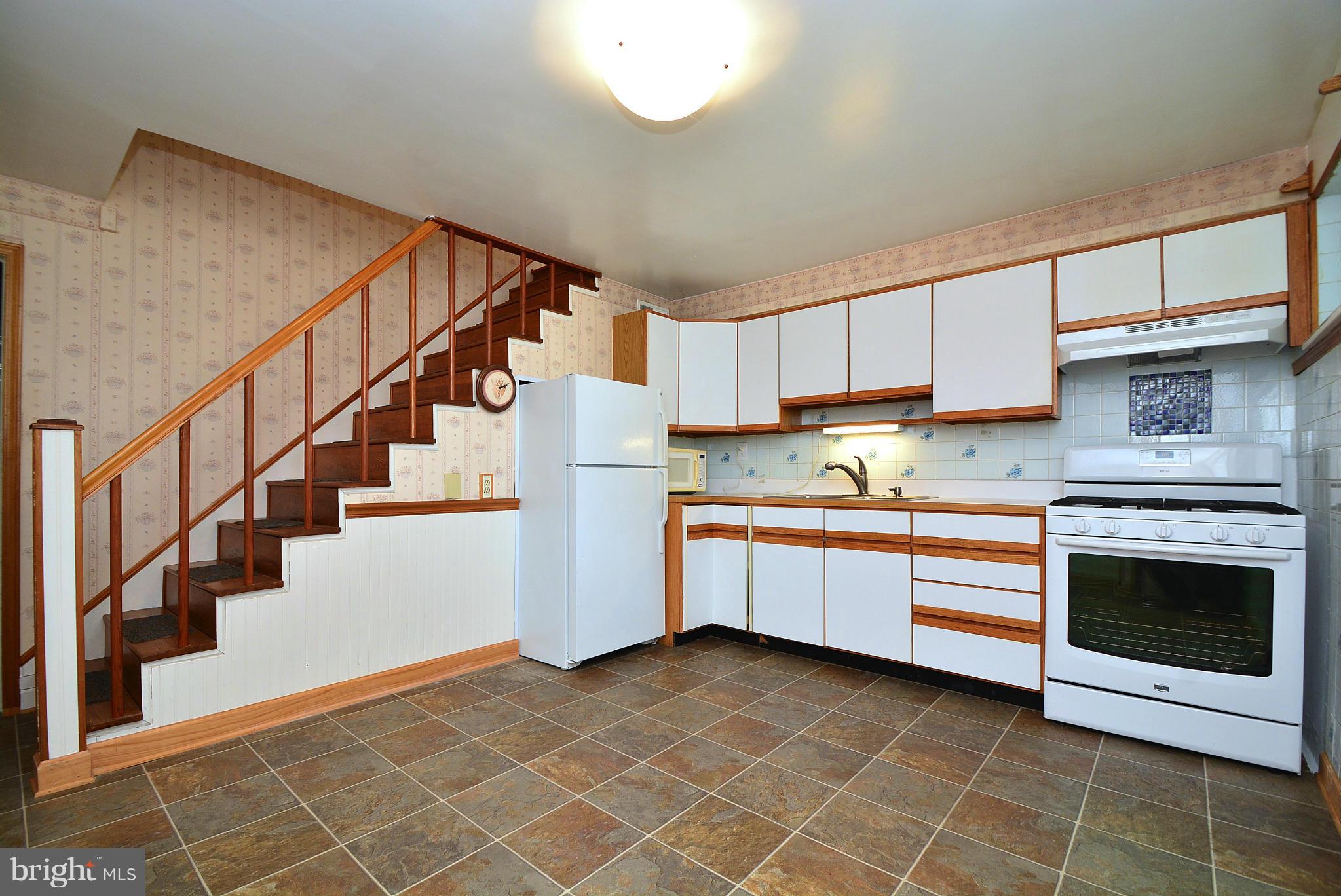 1807 Dunmere Road Baltimore, MD 21222 - Photo 19 of 30 Kitchen