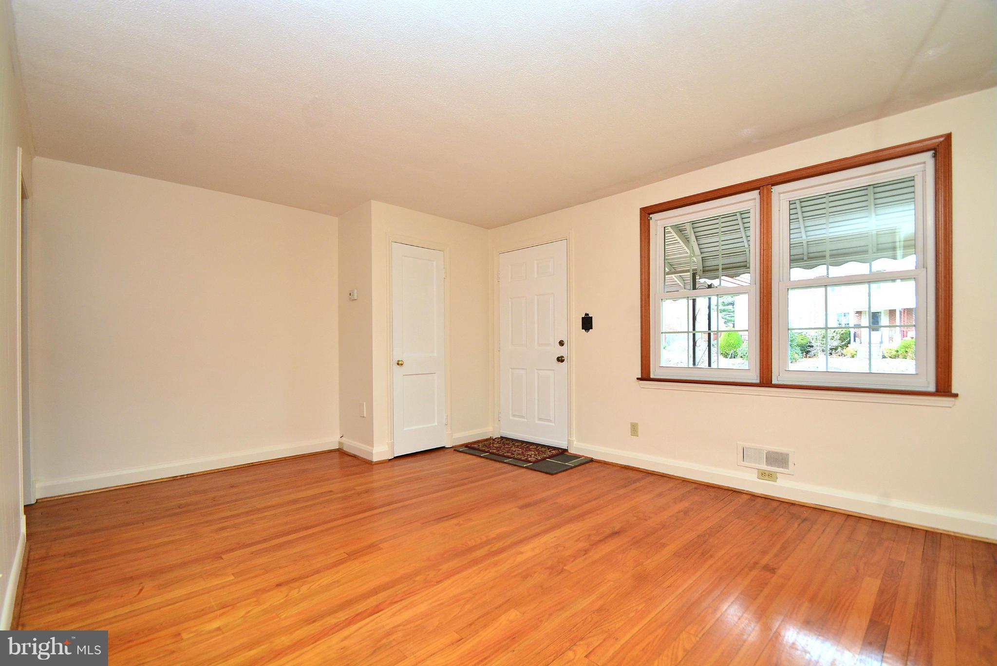 1807 Dunmere Road Baltimore, MD 21222 - Photo 3 of 30 Living Room