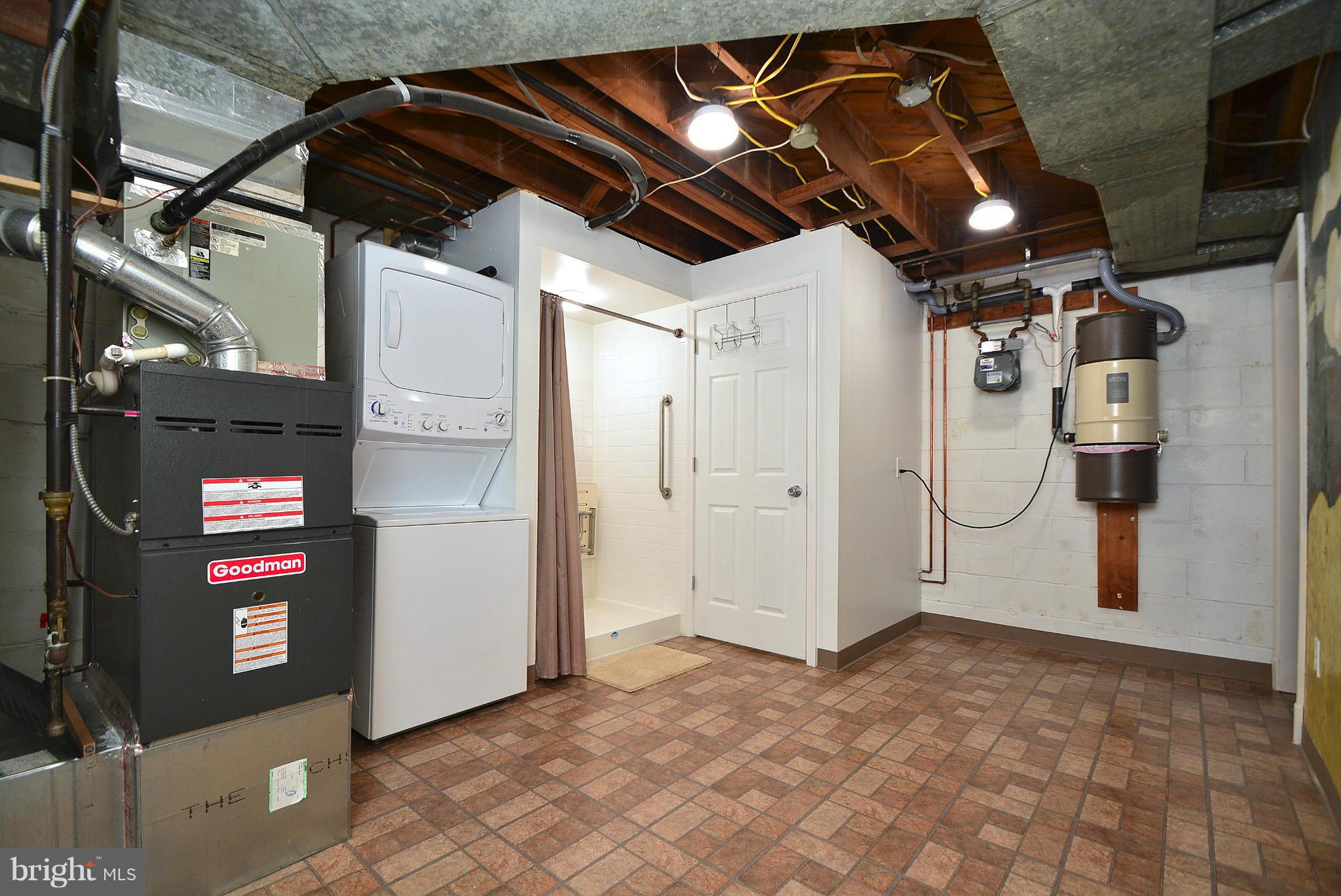 1807 Dunmere Road Baltimore, MD 21222 - Photo 22 of 30 Laundry