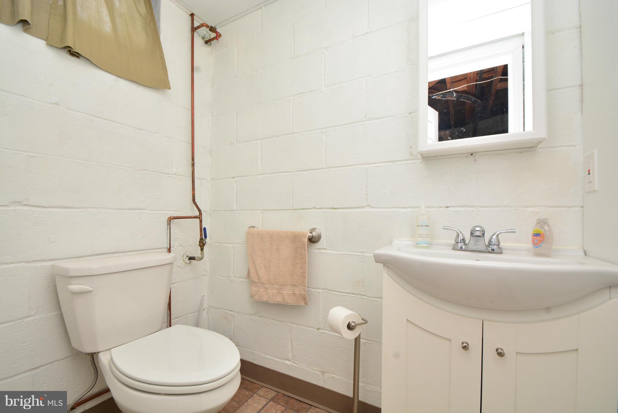 1807 Dunmere Road Baltimore, MD 21222 - Photo 24 of 30 Bath Lower