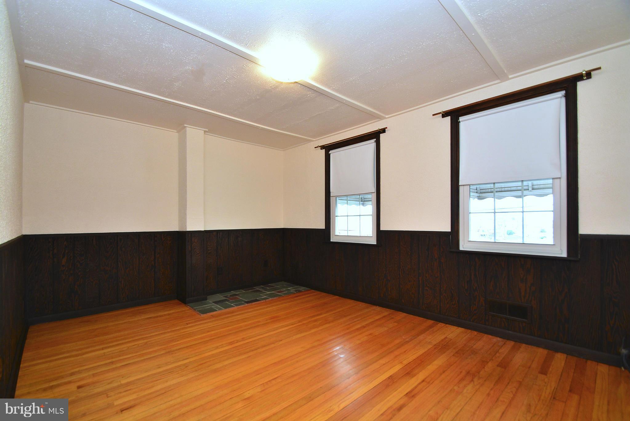 1807 Dunmere Road Baltimore, MD 21222 - Photo 6 of 30 Family Room