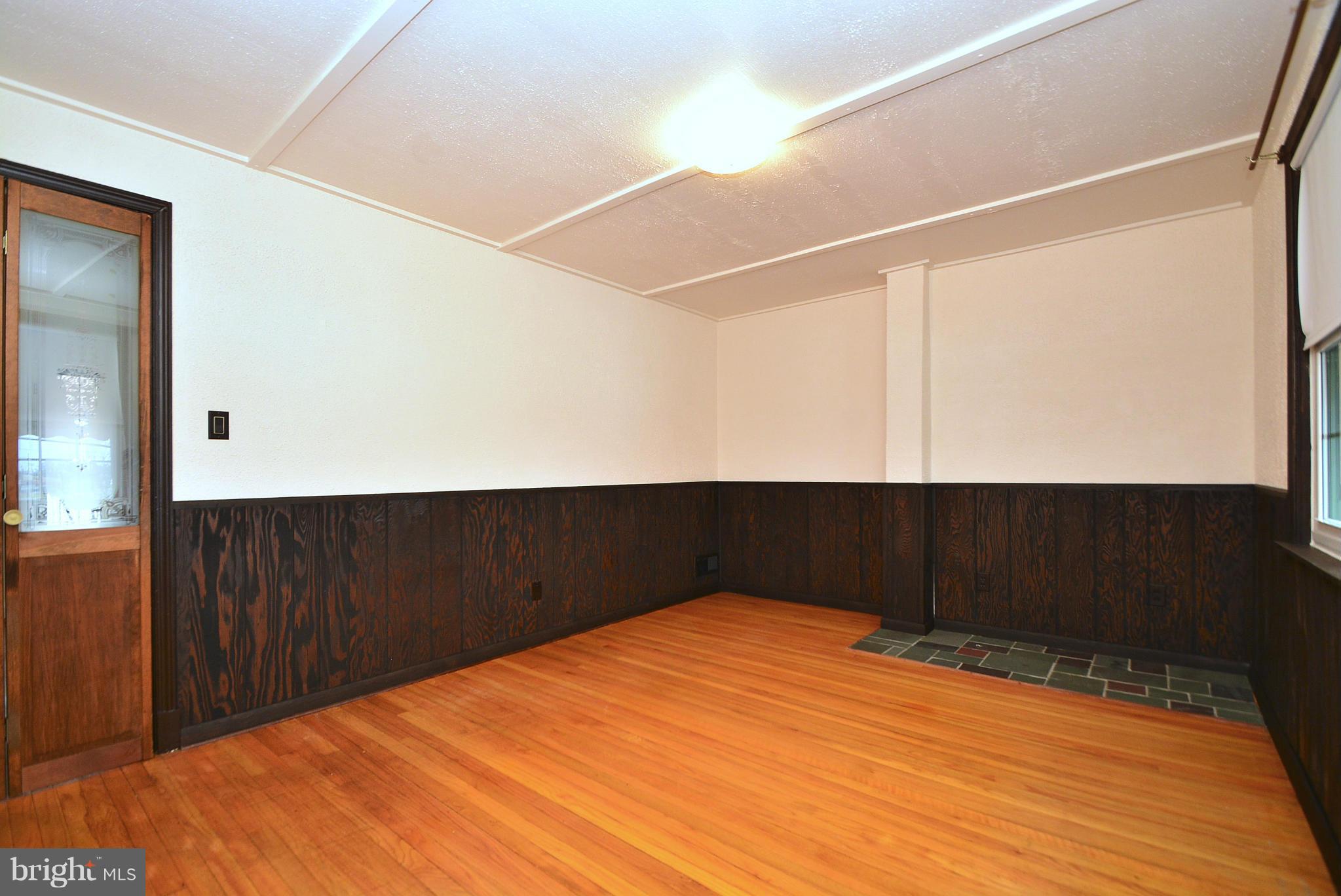 1807 Dunmere Road Baltimore, MD 21222 - Photo 7 of 30 Family Room