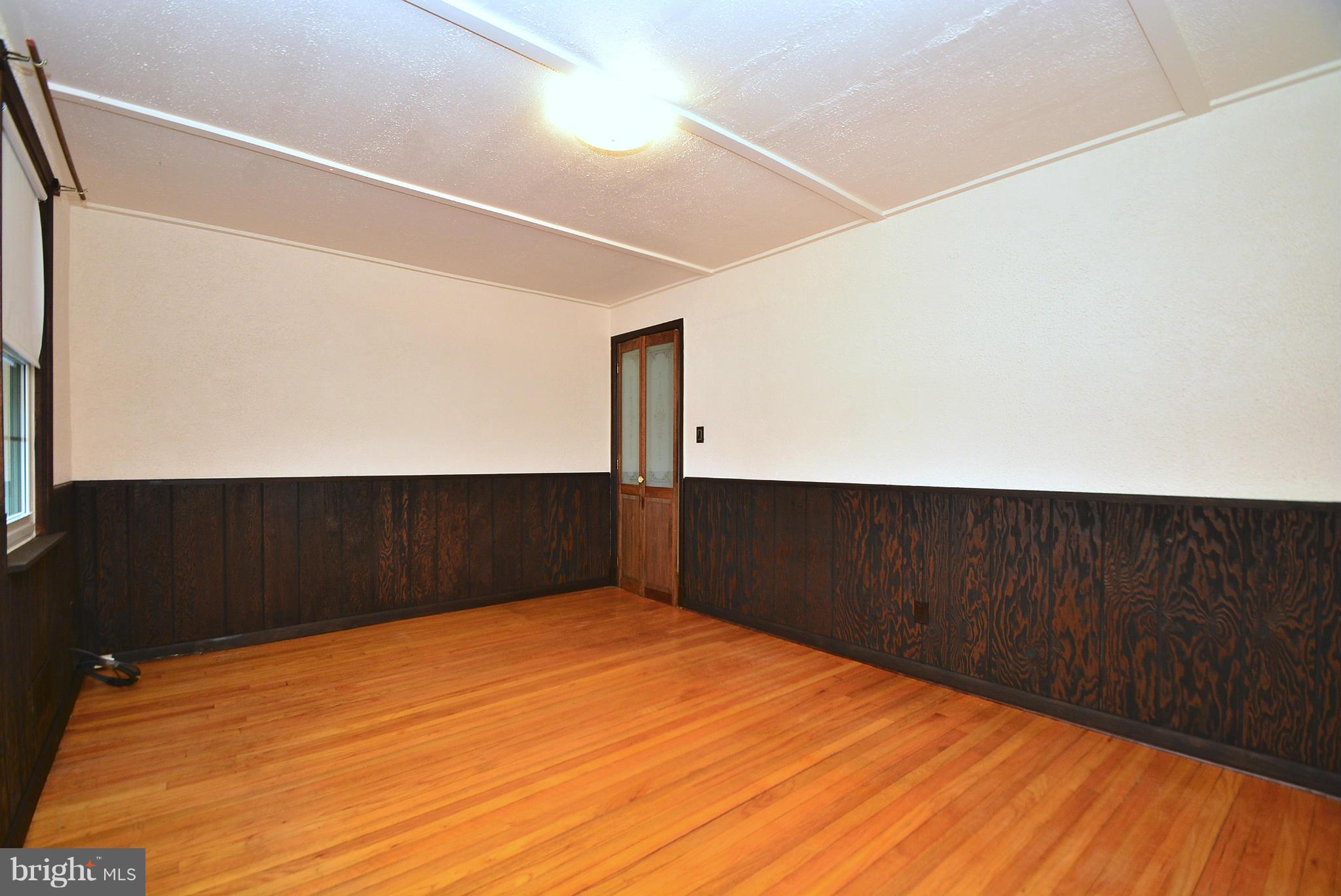 1807 Dunmere Road Baltimore, MD 21222 - Photo 8 of 30 Family Room