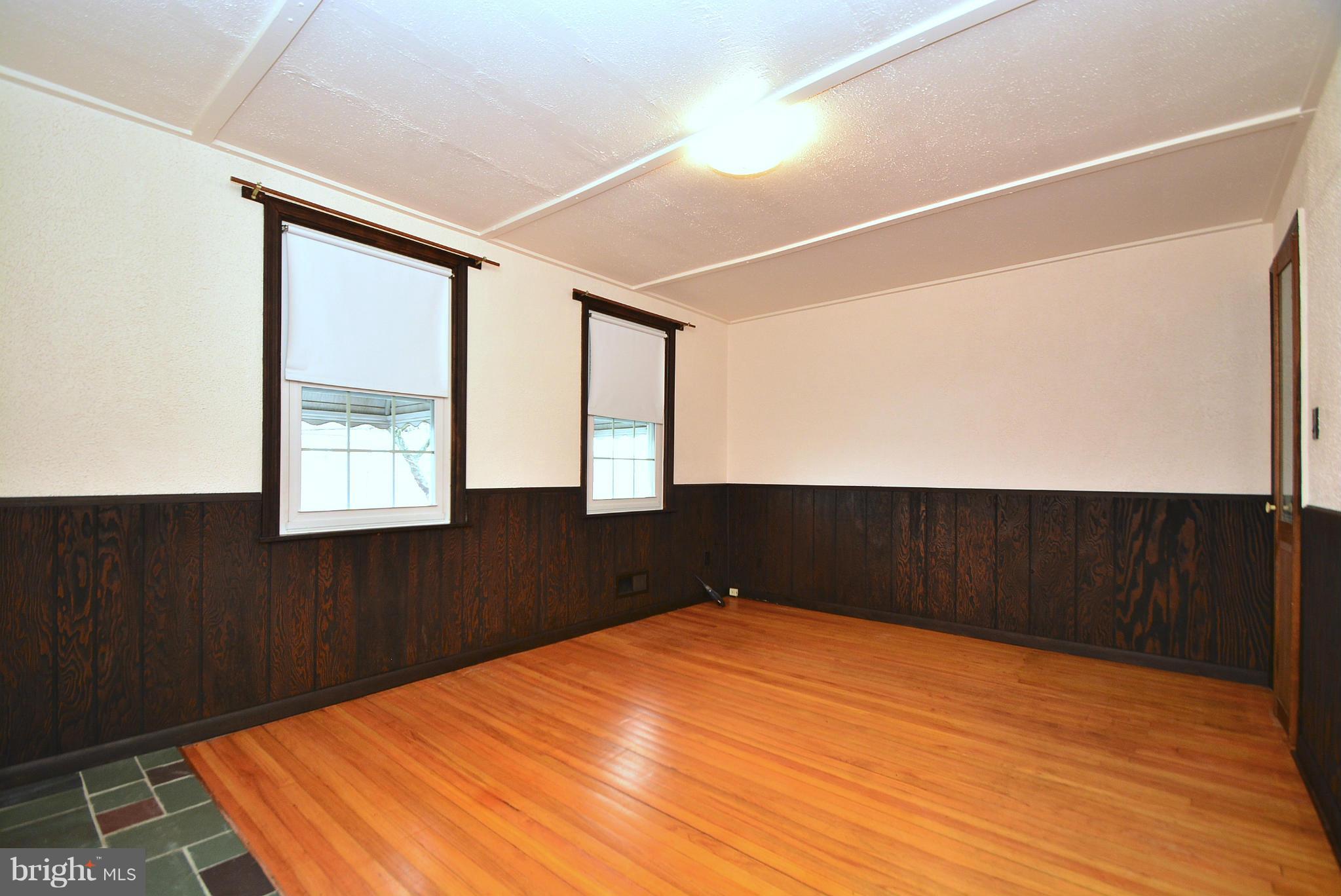 1807 Dunmere Road Baltimore, MD 21222 - Photo 9 of 30 Family Room
