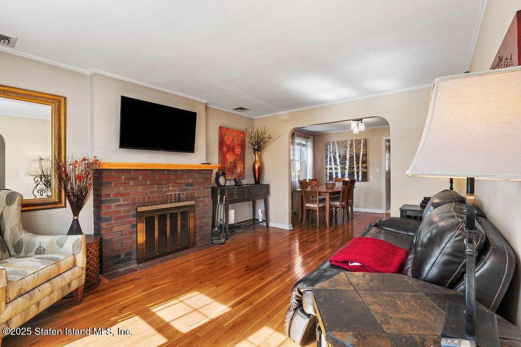 67 Governor Road Staten Island, NY 10314 - Photo 3 of 23 DSC06305
