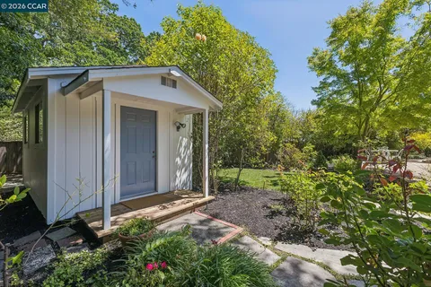 $1,995,000 | 4 Crest Road, Lafayette, CA 94549