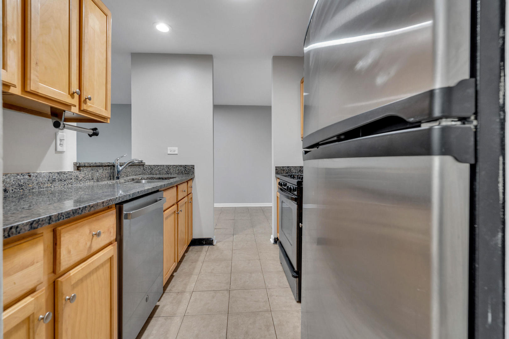 1919 Prairie Square, Unit 32 Schaumburg, IL 60173 - Photo 6 of 25
