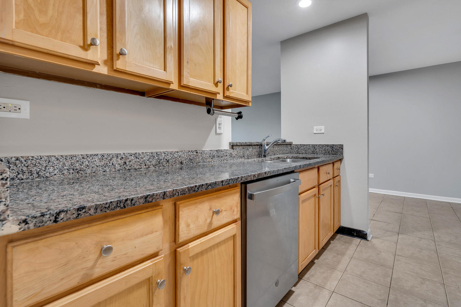 1919 Prairie Square, Unit 32 Schaumburg, IL 60173 - Photo 7 of 25