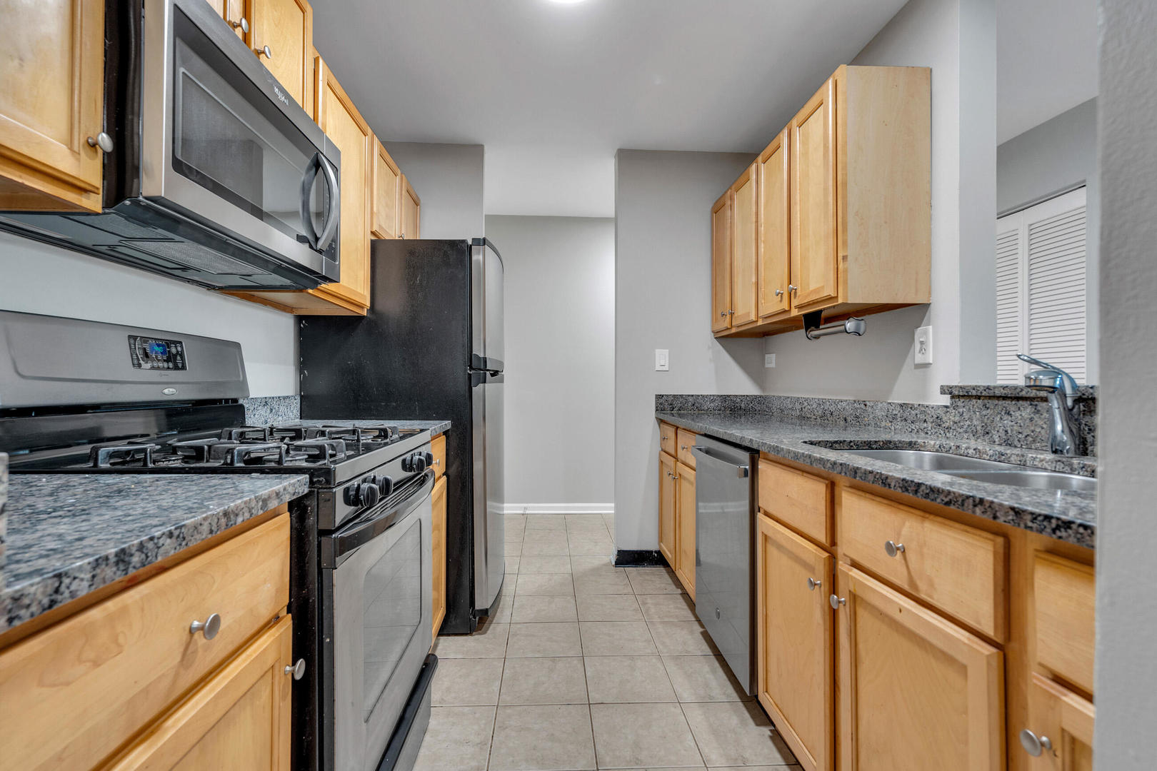 1919 Prairie Square, Unit 32 Schaumburg, IL 60173 - Photo 8 of 25