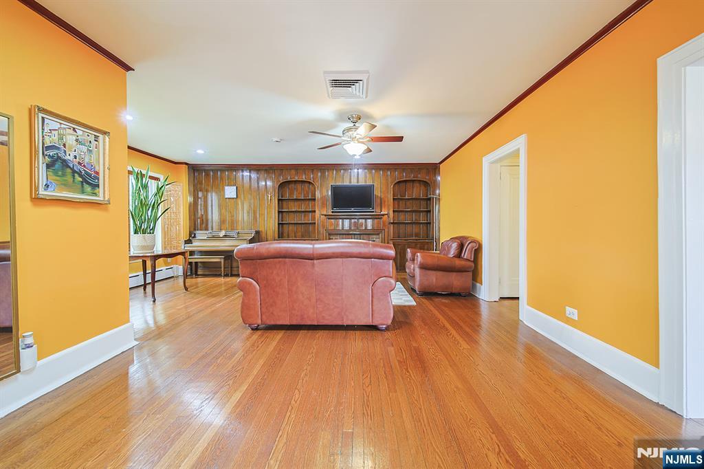 586 Hillside Street Ridgefield, NJ 07657 - Photo 15 of 46