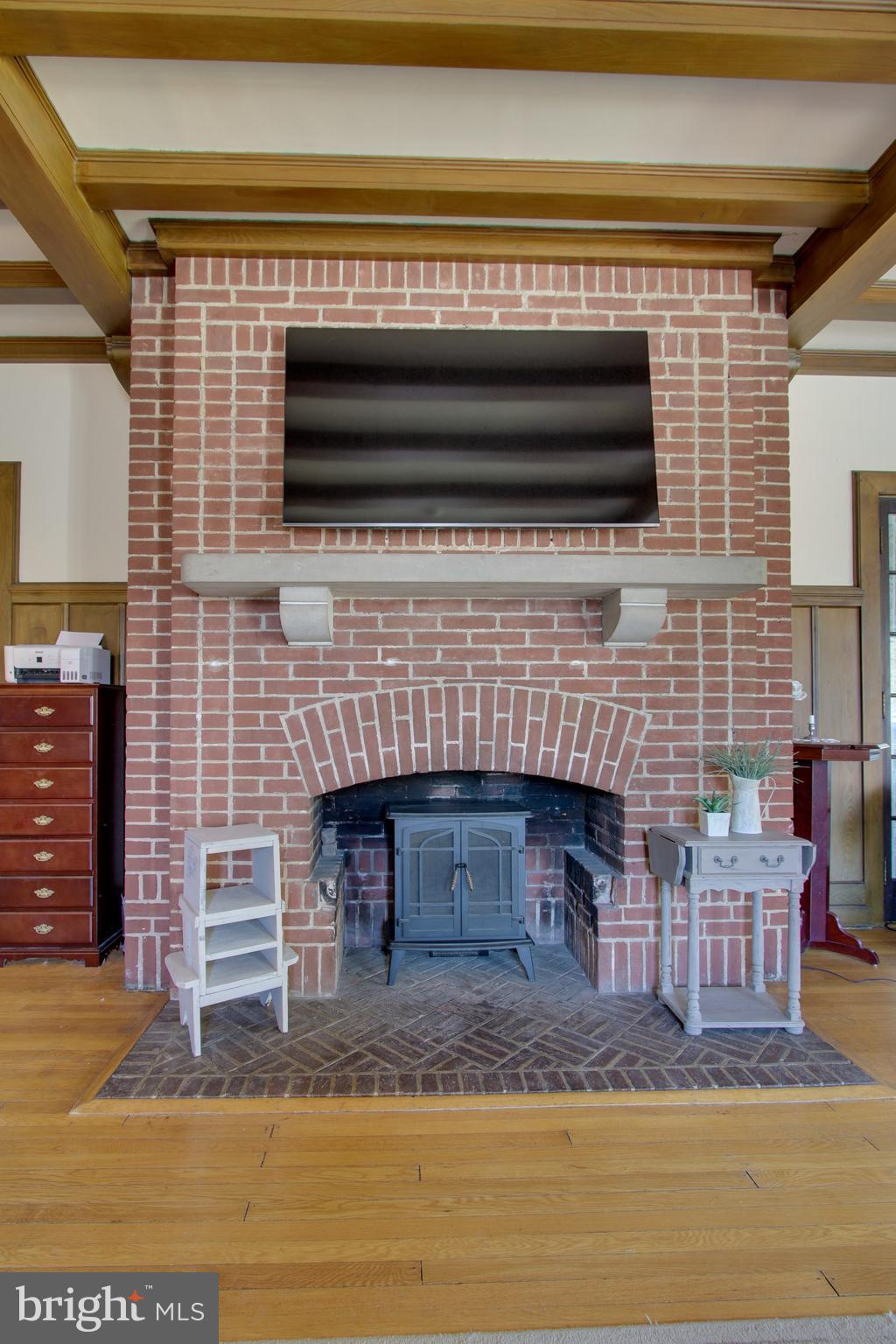 1011 South Rolling Road Baltimore, MD 21228 - Photo 18 of 42 Main Level Family Room