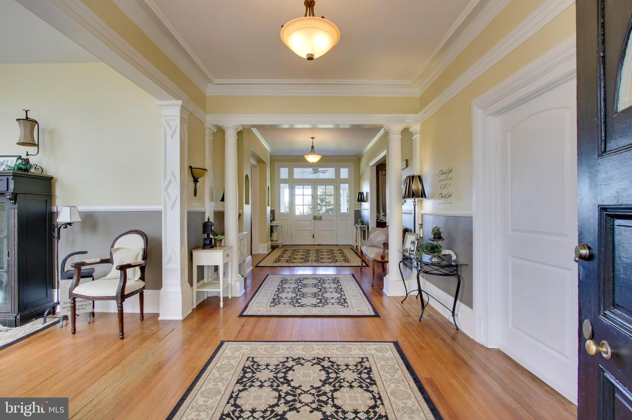 1011 South Rolling Road Baltimore, MD 21228 - Photo 4 of 42 Main Level Foyer