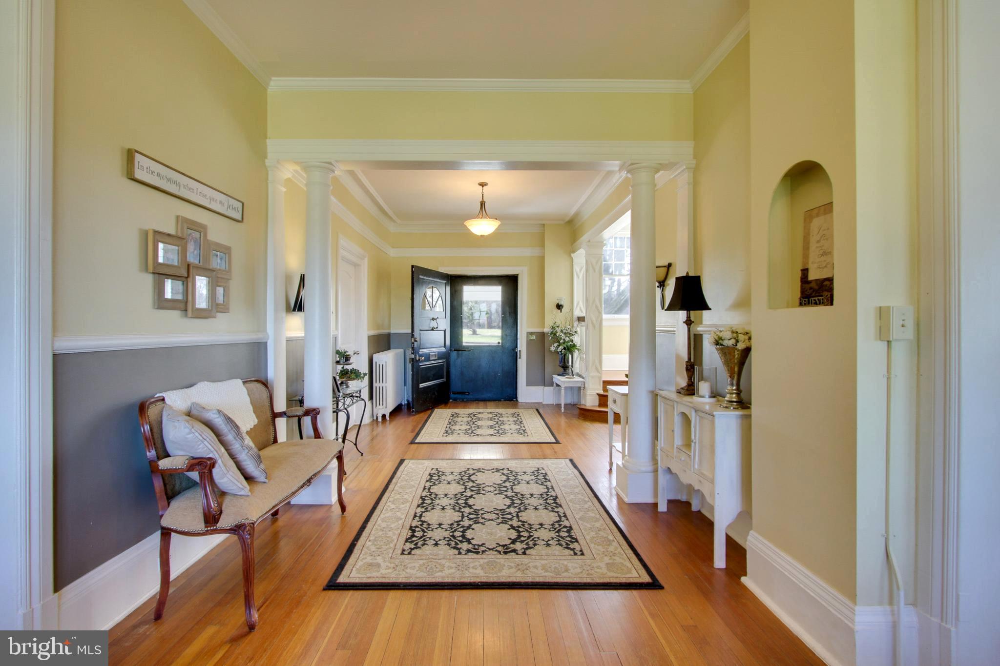 1011 South Rolling Road Baltimore, MD 21228 - Photo 5 of 42 Main Level Foyer