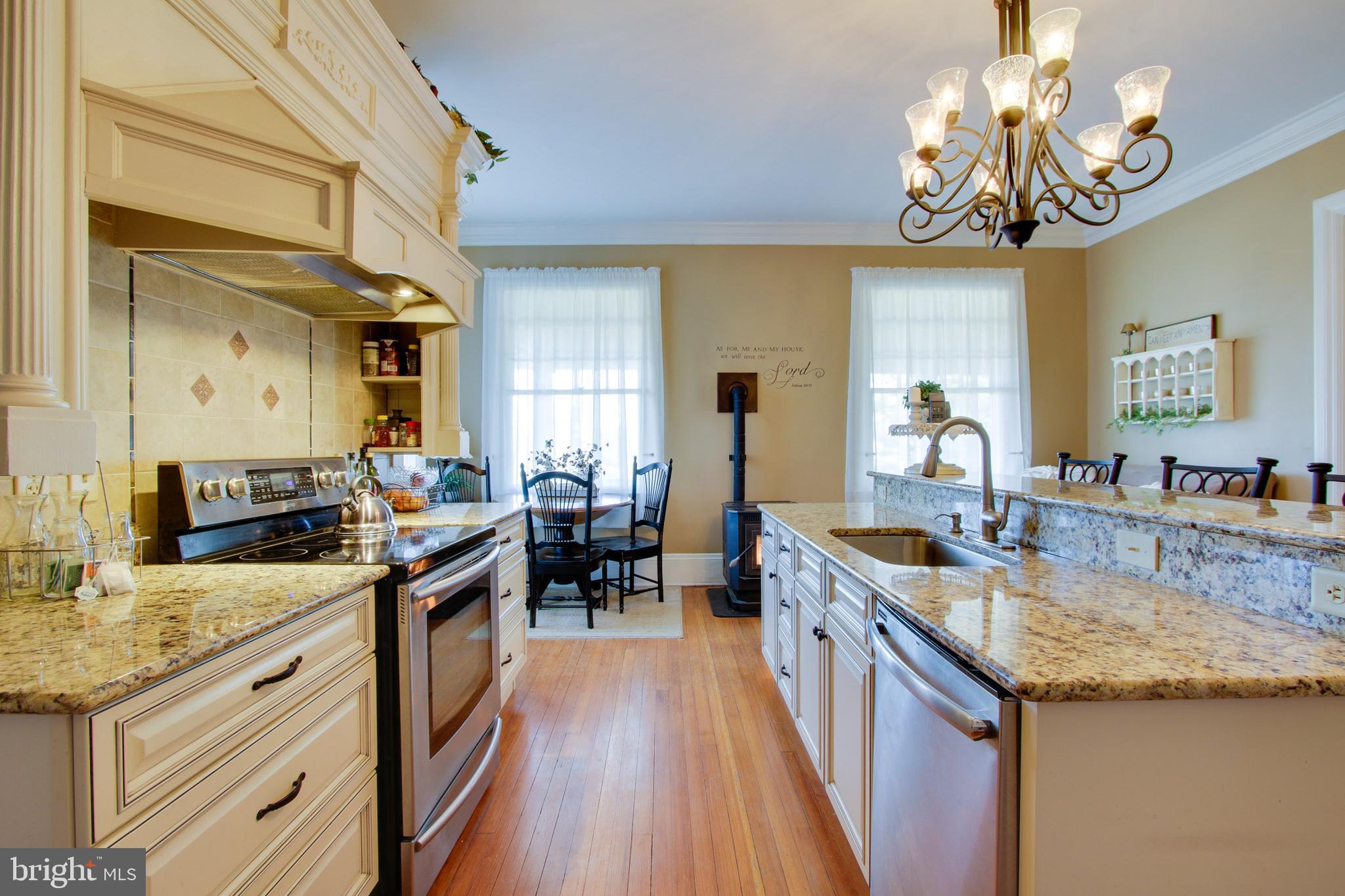 1011 South Rolling Road Baltimore, MD 21228 - Photo 10 of 42 Kitchen located on main level