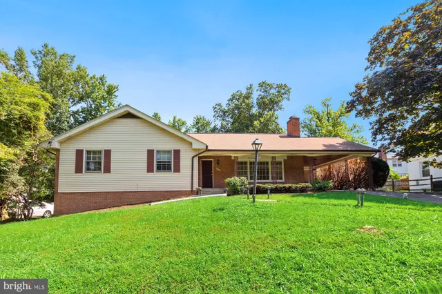 a view of house with a yard