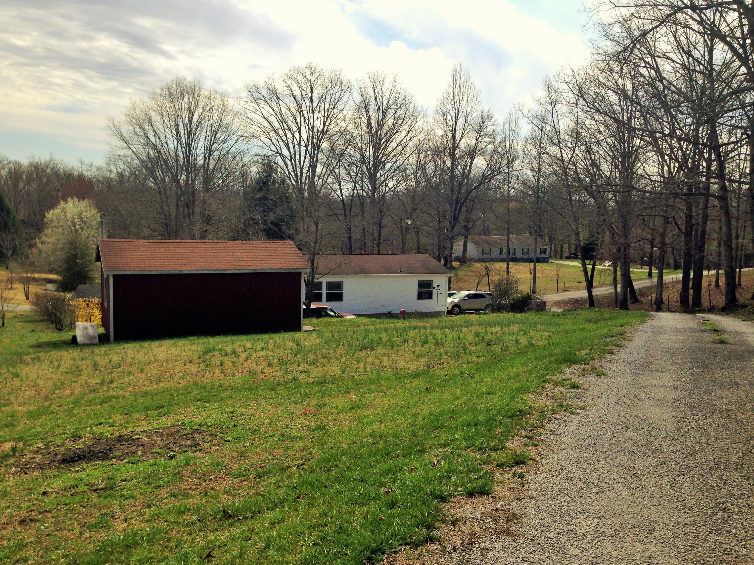 143 Howard Human Road Lancing, TN 37770 - Photo 6 of 34 IMG_3570