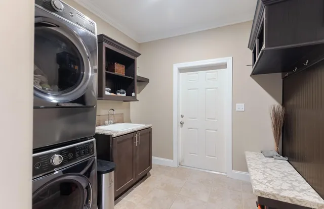a view of a storage & utility room with washer and dryer