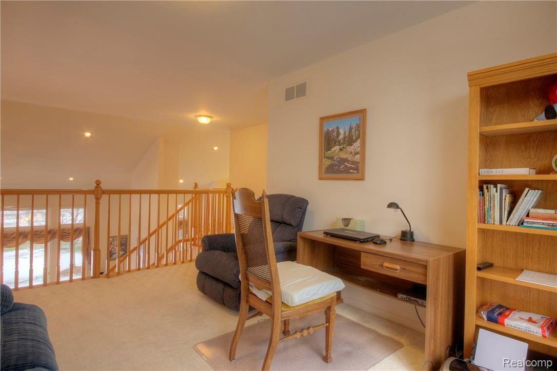 6797 Kennesaw Road Canton, MI 48187 - Photo 36 of 47 36 Landing.jpg