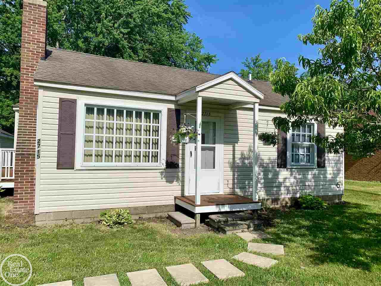 2715 Michigan Road Port Huron, MI 48060 - Photo 3 of 25 50045815-2.JPG