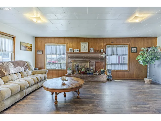 $1,195,000 | 92950 Pitney Lane, Junction City, OR 97448