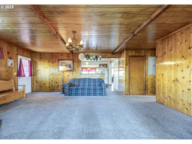 $1,195,000 | 92950 Pitney Lane, Junction City, OR 97448