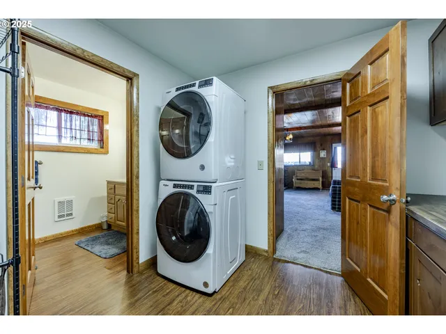 $1,195,000 | 92950 Pitney Lane, Junction City, OR 97448