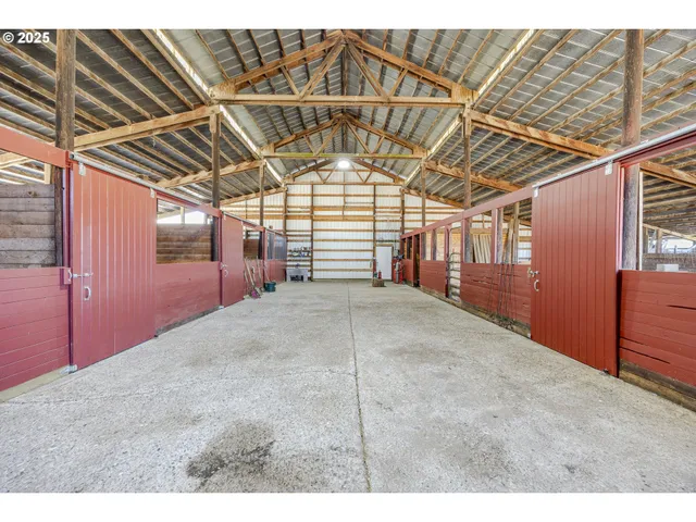 $1,195,000 | 92950 Pitney Lane, Junction City, OR 97448