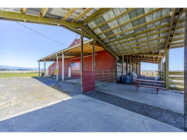 $1,195,000 | 92950 Pitney Lane, Junction City, OR 97448
