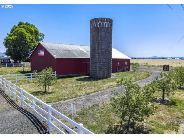 $1,195,000 | 92950 Pitney Lane, Junction City, OR 97448