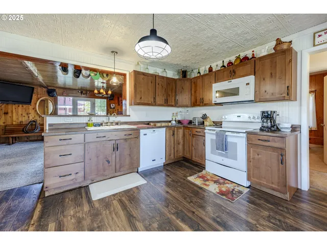 $1,195,000 | 92950 Pitney Lane, Junction City, OR 97448