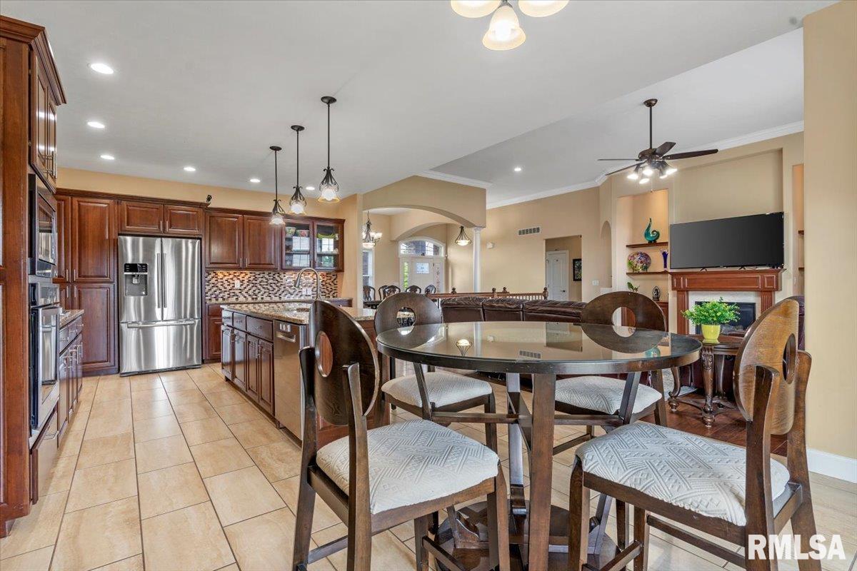 2804 Castlerock Ridge Springfield, IL 62711 - Photo 12 of 43