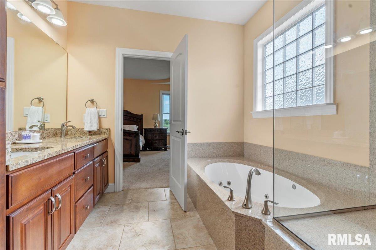 2804 Castlerock Ridge Springfield, IL 62711 - Photo 19 of 43