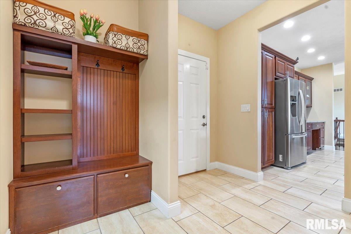 2804 Castlerock Ridge Springfield, IL 62711 - Photo 23 of 43