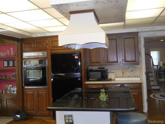 551 Ballantyne Road Grosse Pointe, MI 48236 - Photo 14 of 24 551 BALLANTYNE 066 (Small).jpg