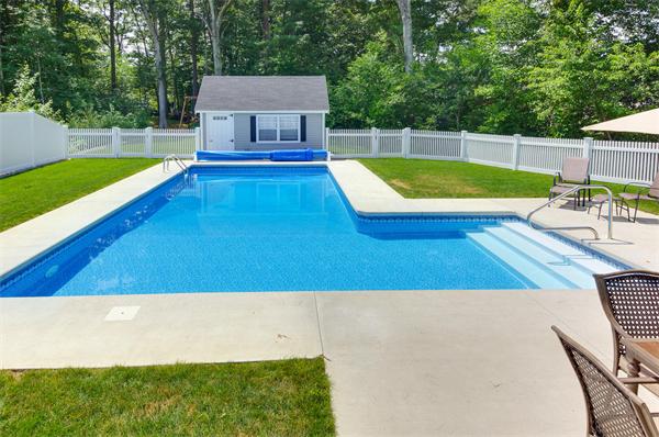 17 Carter Road Burlington, MA 01803 - Photo 2 of 24 Gallery Image 2