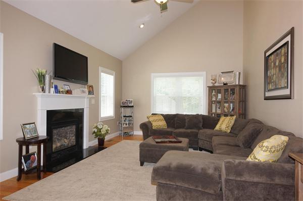 17 Carter Road Burlington, MA 01803 - Photo 5 of 24 Gallery Image 5