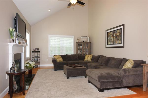 17 Carter Road Burlington, MA 01803 - Photo 6 of 24 Gallery Image 6