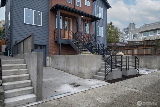 $819,950 | 2844 B 22nd Avenue West, Seattle, WA 98199