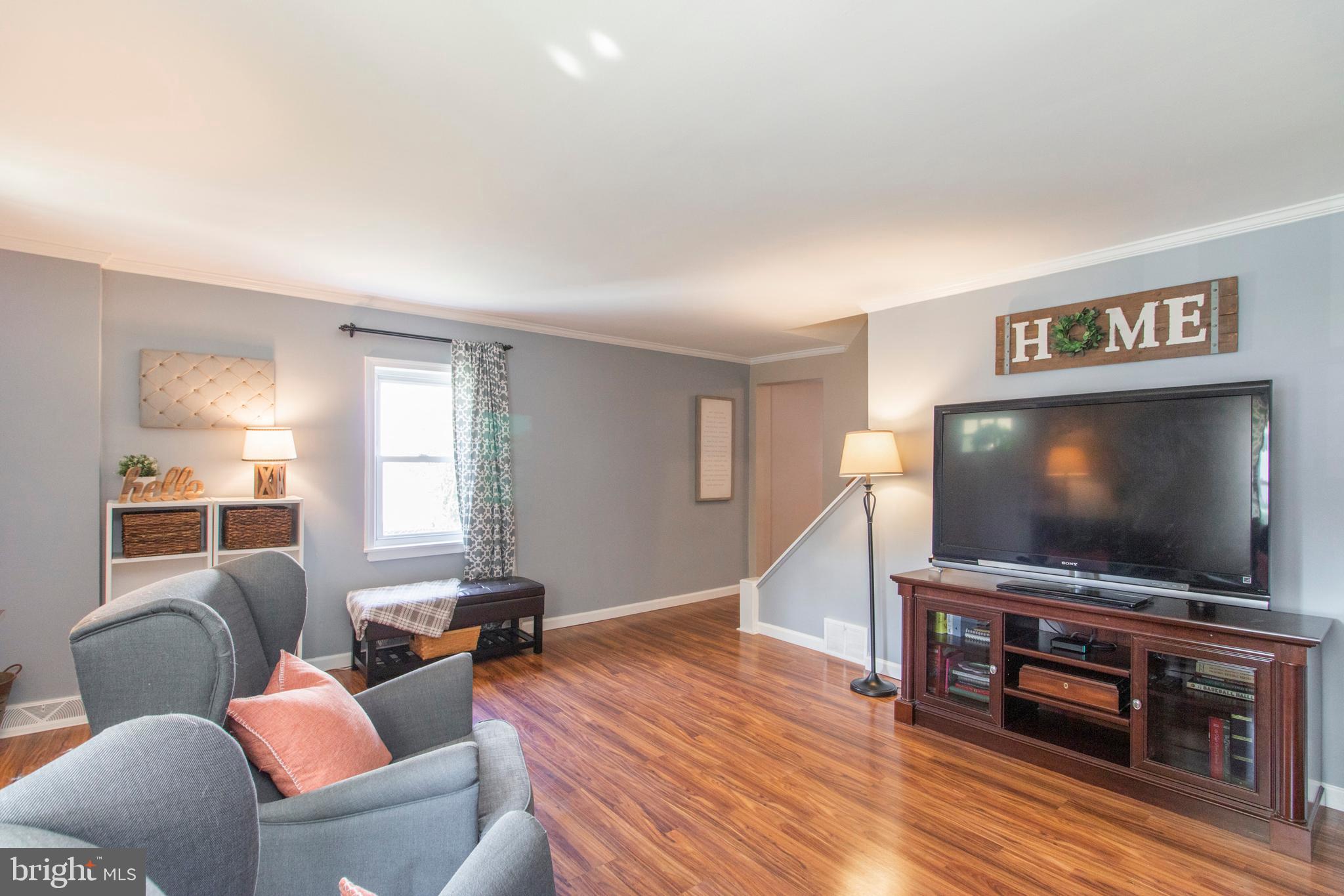 203 Allison Road Oreland, PA 19075 - Photo 11 of 42 Livingroom